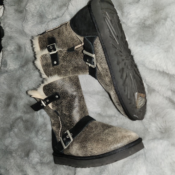 UGG Size 7 Short Dylan Boots - Picture 2 of 7